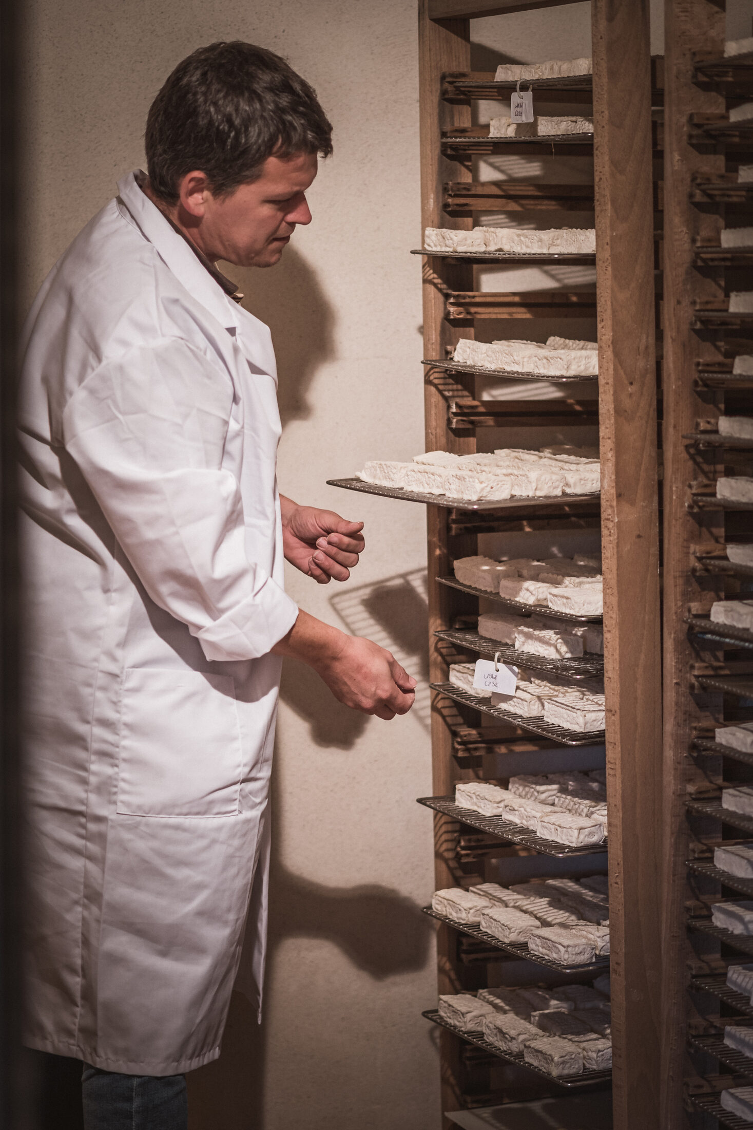 Hugo suit les fromages pendant leur affinage